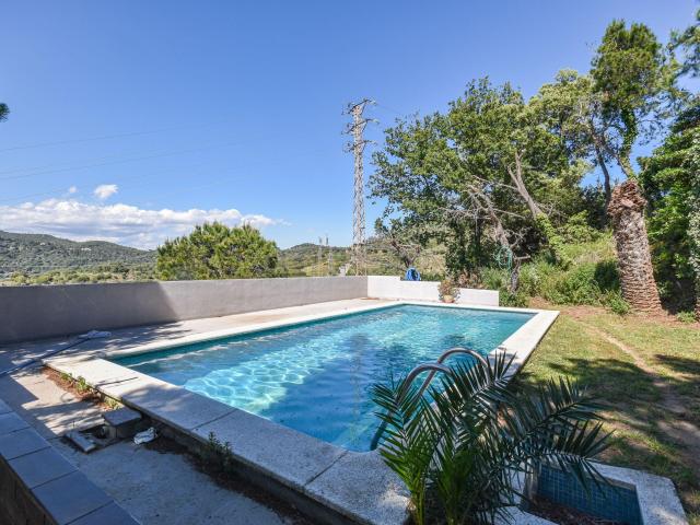 CASA CON PROYECTO DE ARQUITECTURA INCLUIDO
