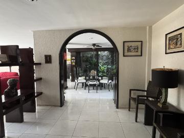 Casa con recamara en planta baja y departamento con acceso independiente