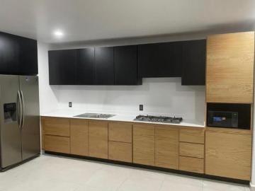 CASA CON RECAMARA EN PLANTA BAJA Y DOBLE ALTURA