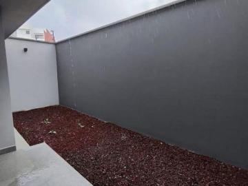 Casa con recamara en planta baja en la finca