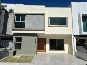 Casa con recámara en planta baja, Los Almendros