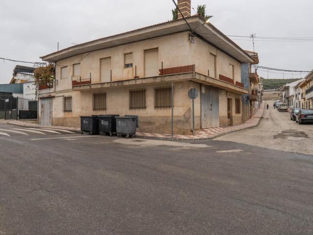 Casa con solar en Montillana