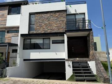 Casa con sótano y roof top en Argenta Residencial, Zapopan