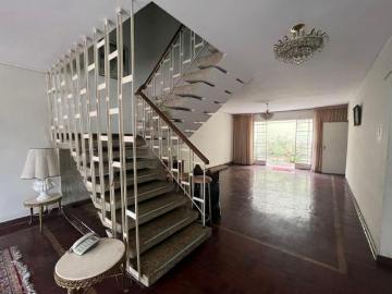 CASA CONFORTABLE Y BIEN DISTRIBUIDA EN ZONA RESIDENCIAL DE SANTA CATALINA
