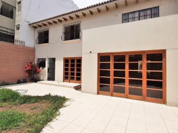 Casa conservada a media cuadra de parque excelente ubicacin