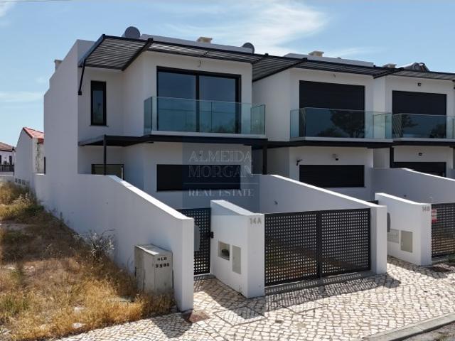 Casa contemporânea com classificação A de 3 quartos e estacionamento privado | Olhão | Quelfes