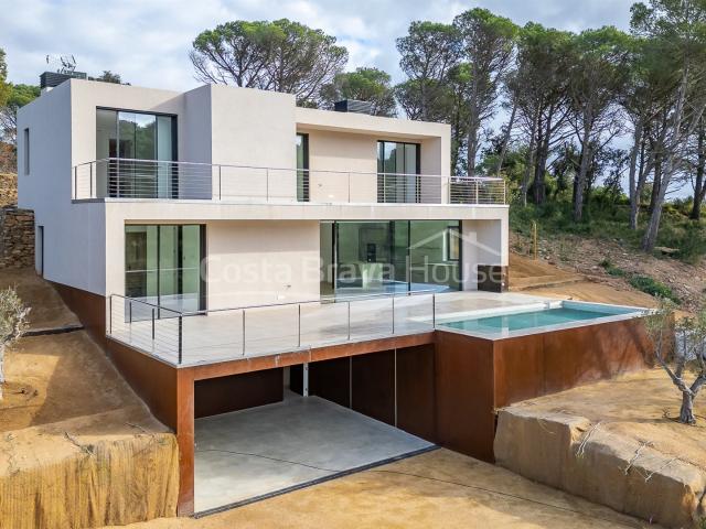 Casa contemporánea de obra nueva en venta en Begur con terra. 250m² Begur