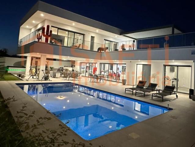 Casa contemporânea numa zona residencial 0m² Alcantarilha e Pêra