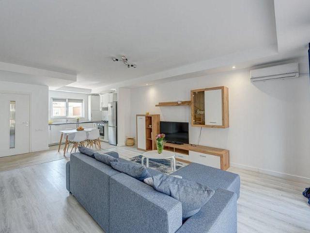 Casa Cosmopolis, prima inchiriere