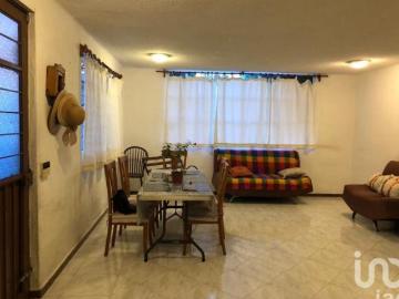 Venta de Departamento en Planta Baja en Casa Tipo Duplex Cochera y Jardín Exclusivos Planta Alta
