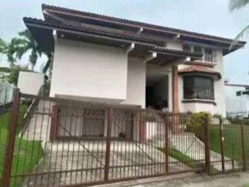 CASA DUPLEX EN ALTOS DEL GOLF EN LOMA ALEGRE 5REC 4.5B 450M2