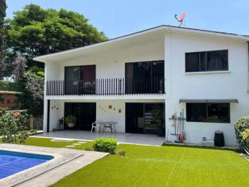 Casa duplex en fraccionamiento con vigilancia en colonia Reforna, Cuernavaca Morelos