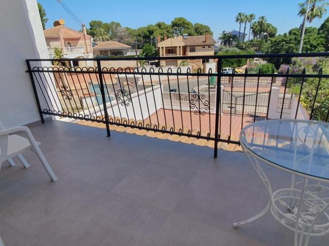 CASA DÚPLEX REFORMADA EN LOS BALCONES