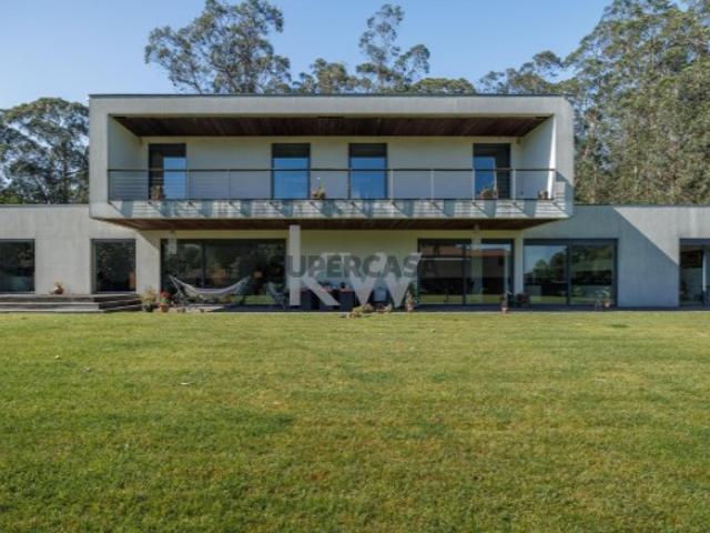 Casa das Carmeiras | Moradia de 2011 com 550m2abc | Lote 4055m2 | Murtosa