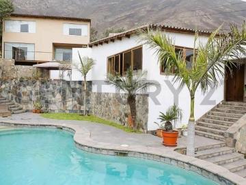 CASA DE m EN VENTA Alamos de Monterrico Surco