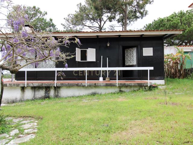Casa de Madeira T2, em lote com 400m2, na Lagoa de Albufeira