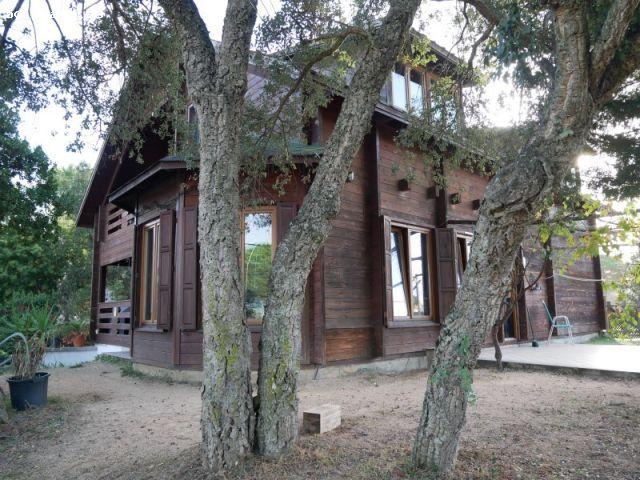 Casa de madera de diseño escandinavo en Sils