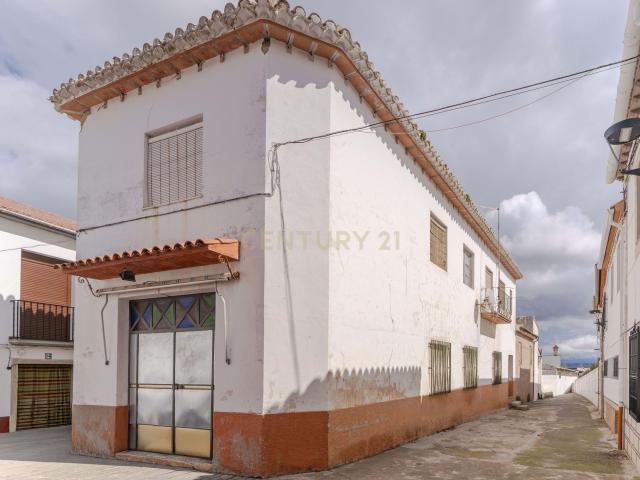 CASA DE MAS DE 200m2 EN EL CENTRO DE ÍLLORA, CON POSIBILIDADES!