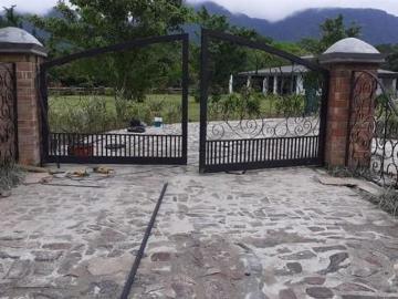 Casa de Montaña, en El Valle de Antón: Linda Comunidad, clima frío y cerca Playa
