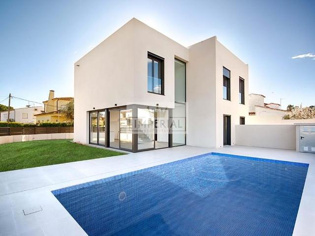 Casa de nueva construcción en una zona privilegiada 160m² Empuriabrava