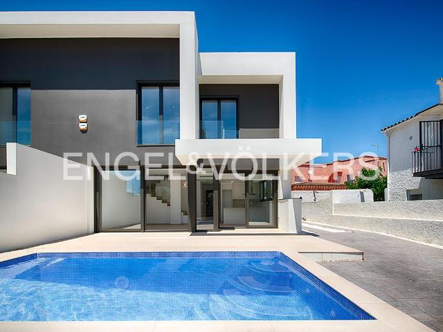 Casa de obra nueva en una ubicación inmejorable 154m² Empuriabrava