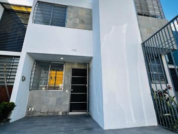 Casa de OPORTUNIDAD con recámara en planta baja