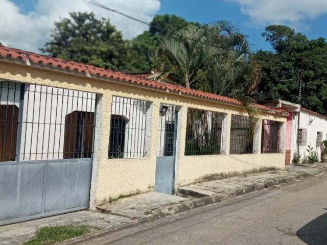 Casa de OPORTUNIDAD en Aguirre Montalbán. C151