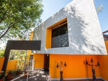 CASA DE AUTOR AMUEBLADA EN RENTA EN PASEOS DEL BOSQUE, NAUCALPAN