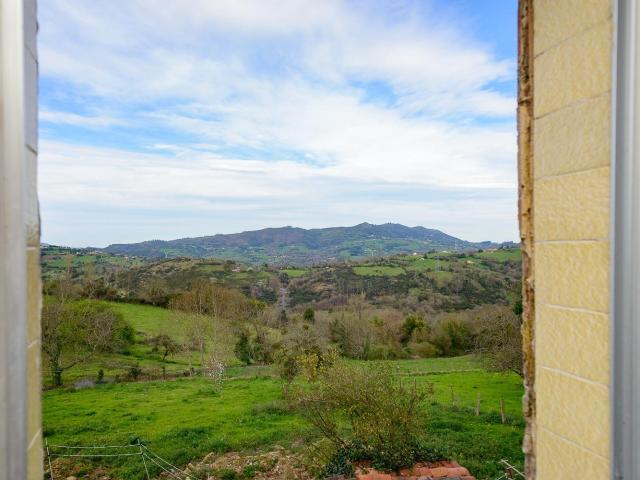 CASA DE ALDEA CON VISTAS Y TERRENO A 15 MINUTOS DE OVIEDO