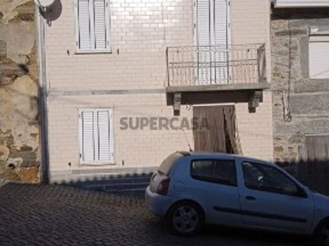 Casa de aldeia T3 em Poiares de 93,00 m²
