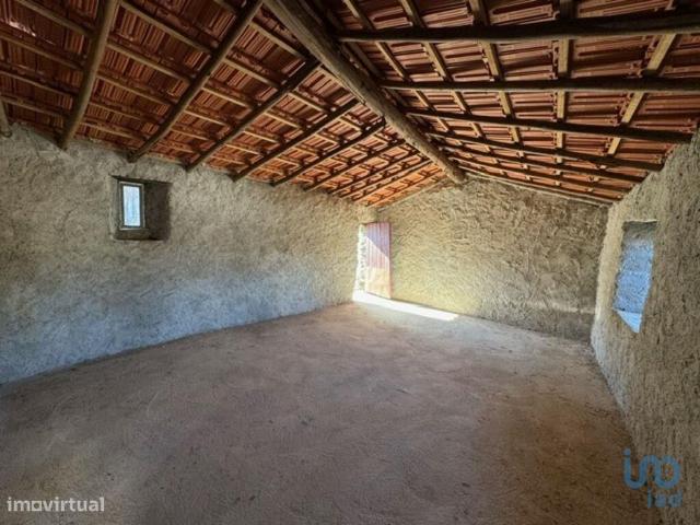Casa de aldeia T1 em Castanheira de Pra e Coentral de 48,00 m2