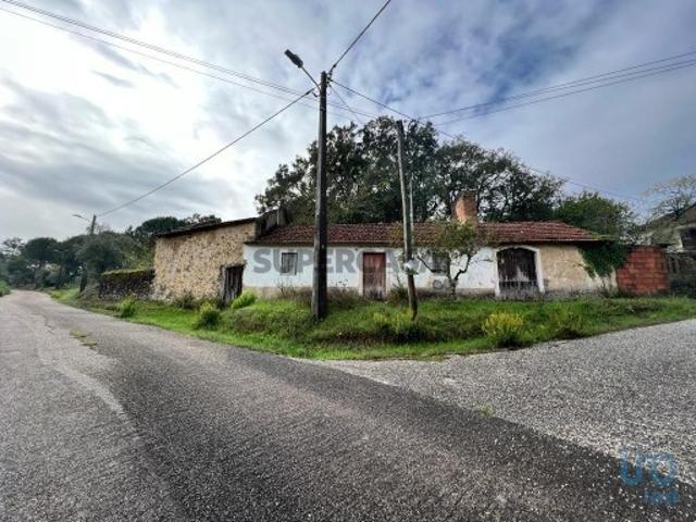 Casa de aldeia T2 em Colmeias e Memória de 177,00 m²