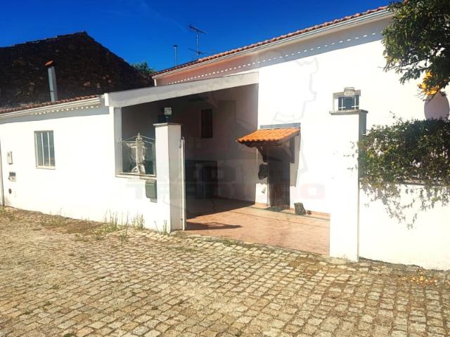 Casa de Aldeia e Casa de Xisto