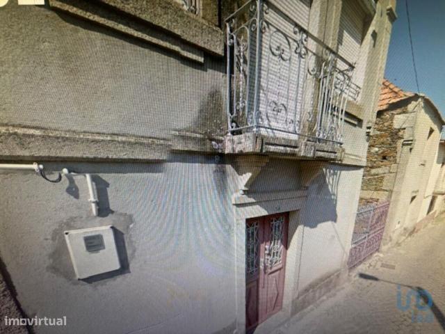 Casa de aldeia em Castelo Branco de 290,00 m2