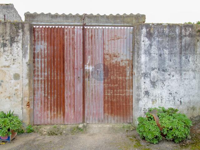 Casa de Aldeia p/ Reconstruir c/ Quintal de 130 m2, Golegã, Azinhaga