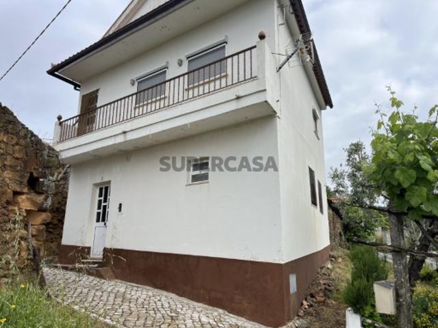Casa de Aldeia pronta a habitar em Figueiró dos Vinhos