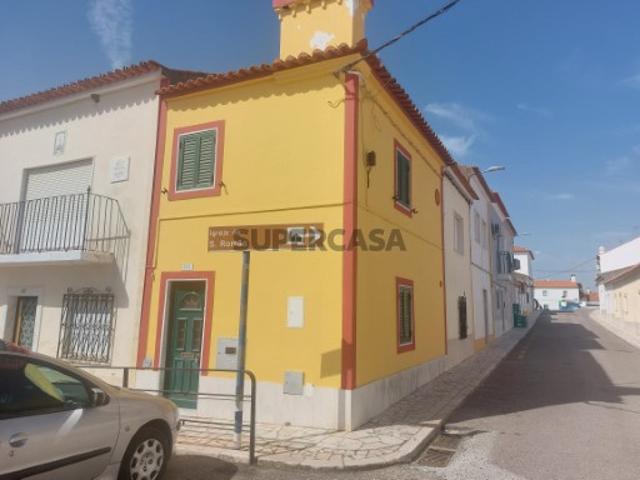 Casa de aldeia r/chão e 1º andar pronta a habitar