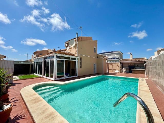 Casa de alto standing de 115 m2 en venta Torrevieja, España