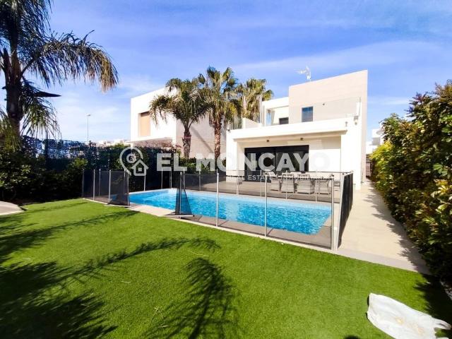 Casa de alto standing de 127 m2 en venta Rojales, España