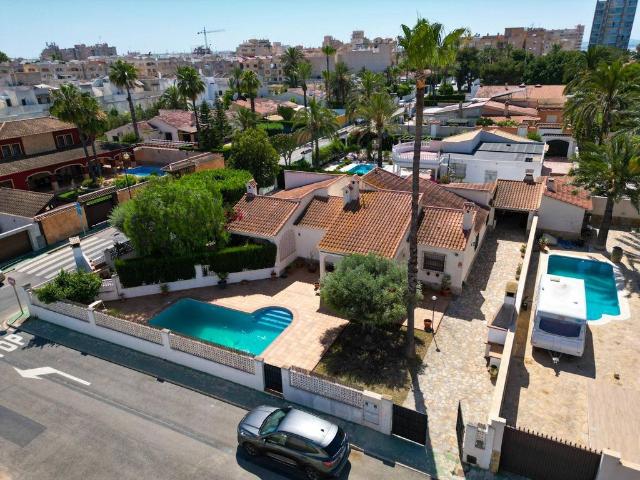 Casa de alto standing de 151 m2 en venta Torrevieja, España