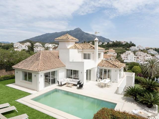 Casa de alto standing de 333 m2 en venta Nueva Andalucia, Andalucía