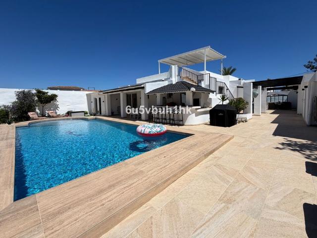 Casa de alto standing de 350 m2 en venta Benalmádena Costa, España