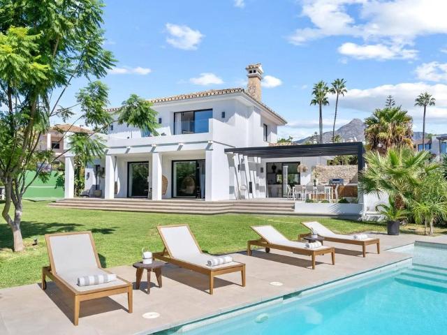 Casa de alto standing de 378 m2 en venta Nueva Andalucia, España