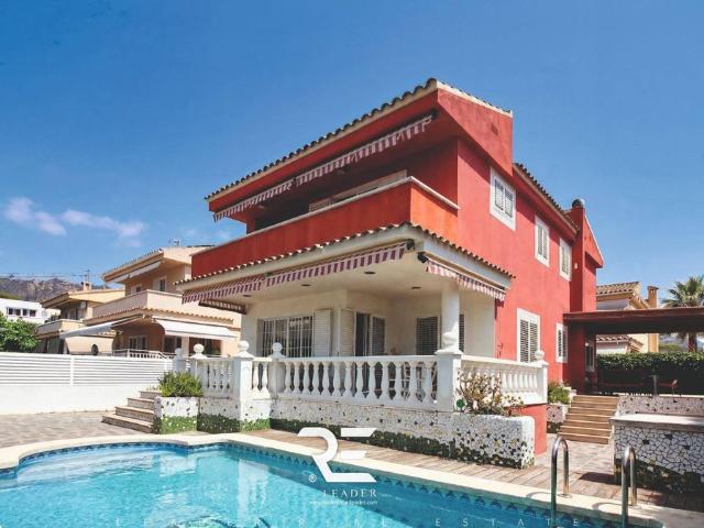 Casa de alto standing de 380 m2 en venta Benicásim, Comunidad Valenciana