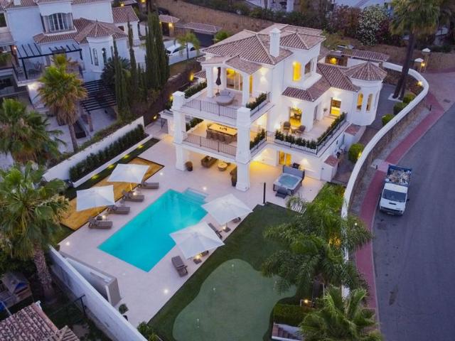 Casa de alto standing de 404 m2 en venta Nueva Andalucia, España