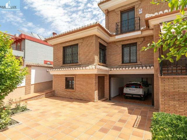 Casa de alto standing de 400 m2 en venta Ogíjares, España