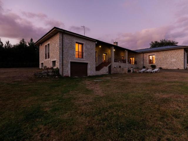 Casa de alto standing de 420 m2 en venta Friol, España
