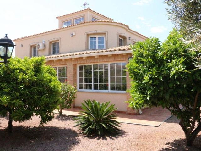 Casa de alto standing de 448 m2 en venta Torrevieja, España