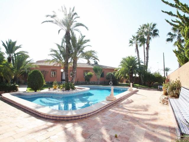 Casa de alto standing de 558 m2 en venta Torrevieja, España