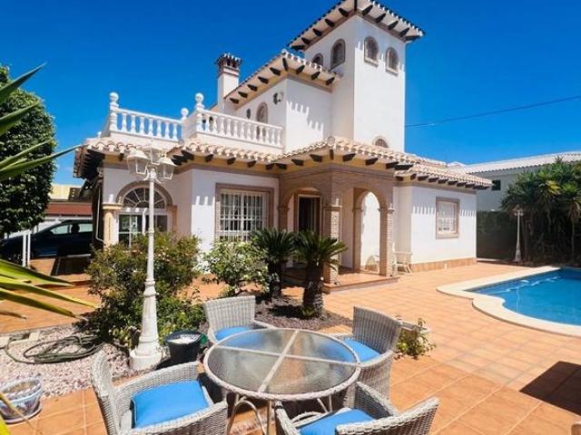 Casa de alto standing en venta Cabo Roig, España